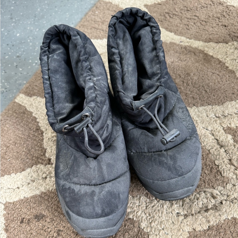The north face drawstring snow boots